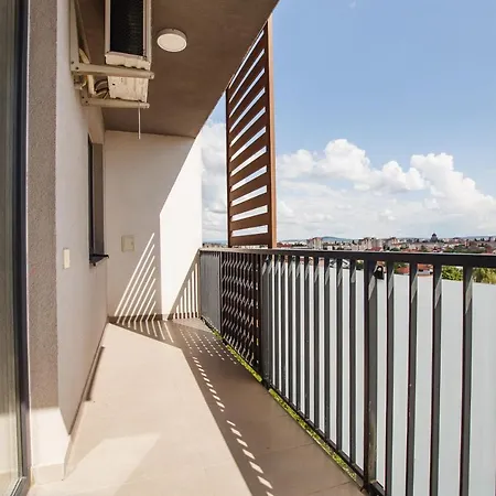 Sunny View 2 Bedroom Central Apartment Oradea Exterior photo