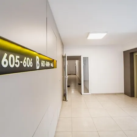 Sunny View 2 Bedroom Central Apartment Oradea Exterior photo