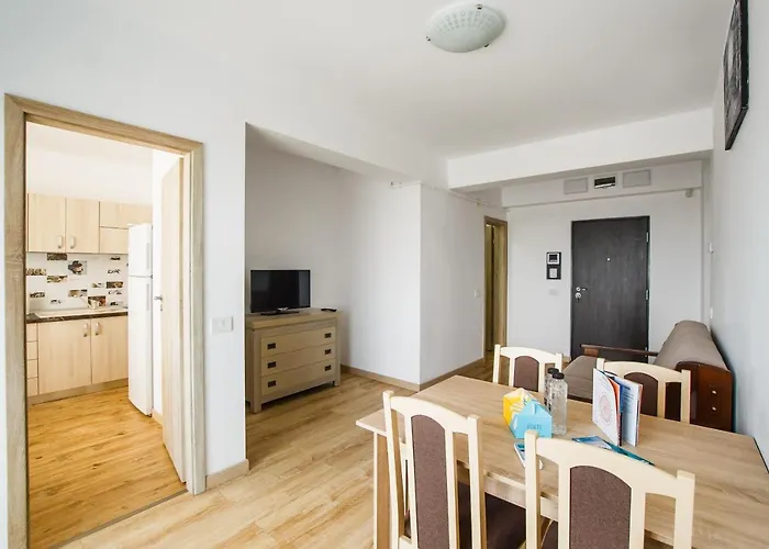 Sunny View 2 Bedroom Central Apartment