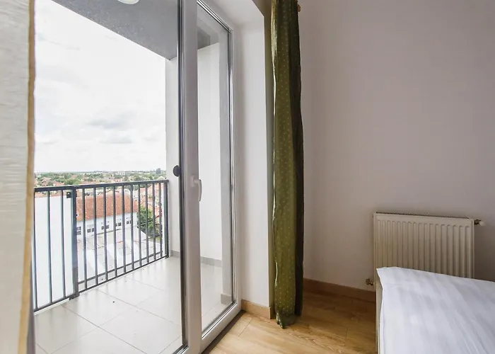 Sunny View 2 Bedroom Central Apartment